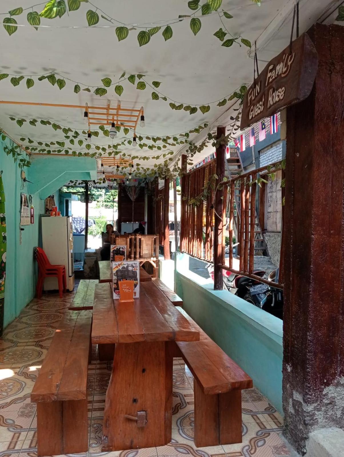 Fun Family Guest House N Jungle Tour Bukit Lawang Εξωτερικό φωτογραφία